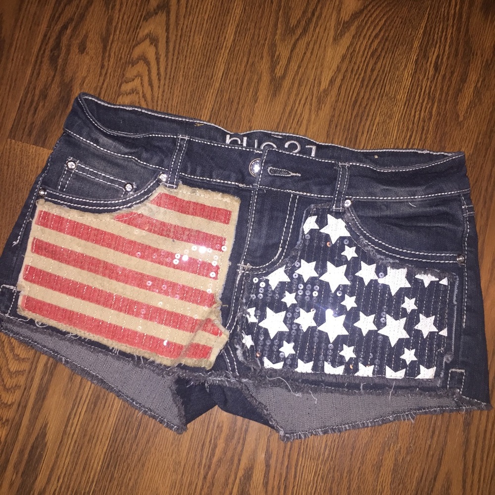 Rue 21 jean shorts with American flag print